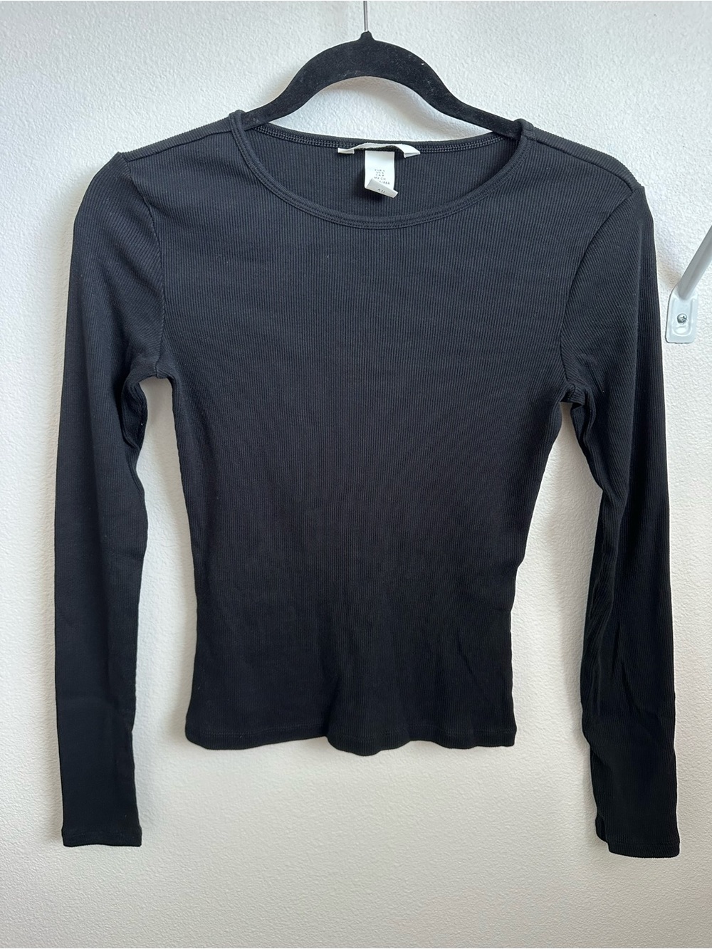 H&M Black Ribbed Long-Sleeve Crewneck Top - Women's size S